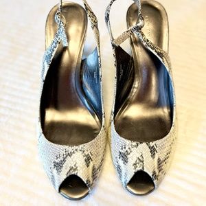 Ann Taylor peep toe snake leather slingback pumps heels size 8.5